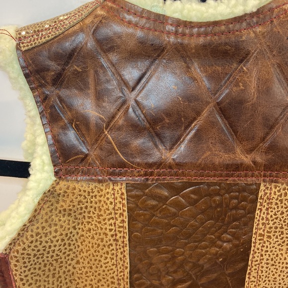 Leather vest for toddler snap buttons pockets brown and pebbled, Sherpa lining - Picture 4 of 4